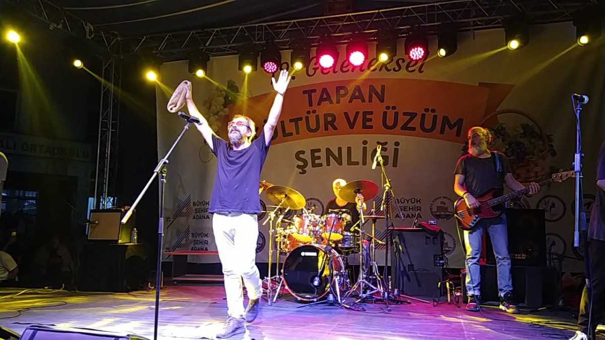 Feridun Düzağaç, Adana'da konser verdi