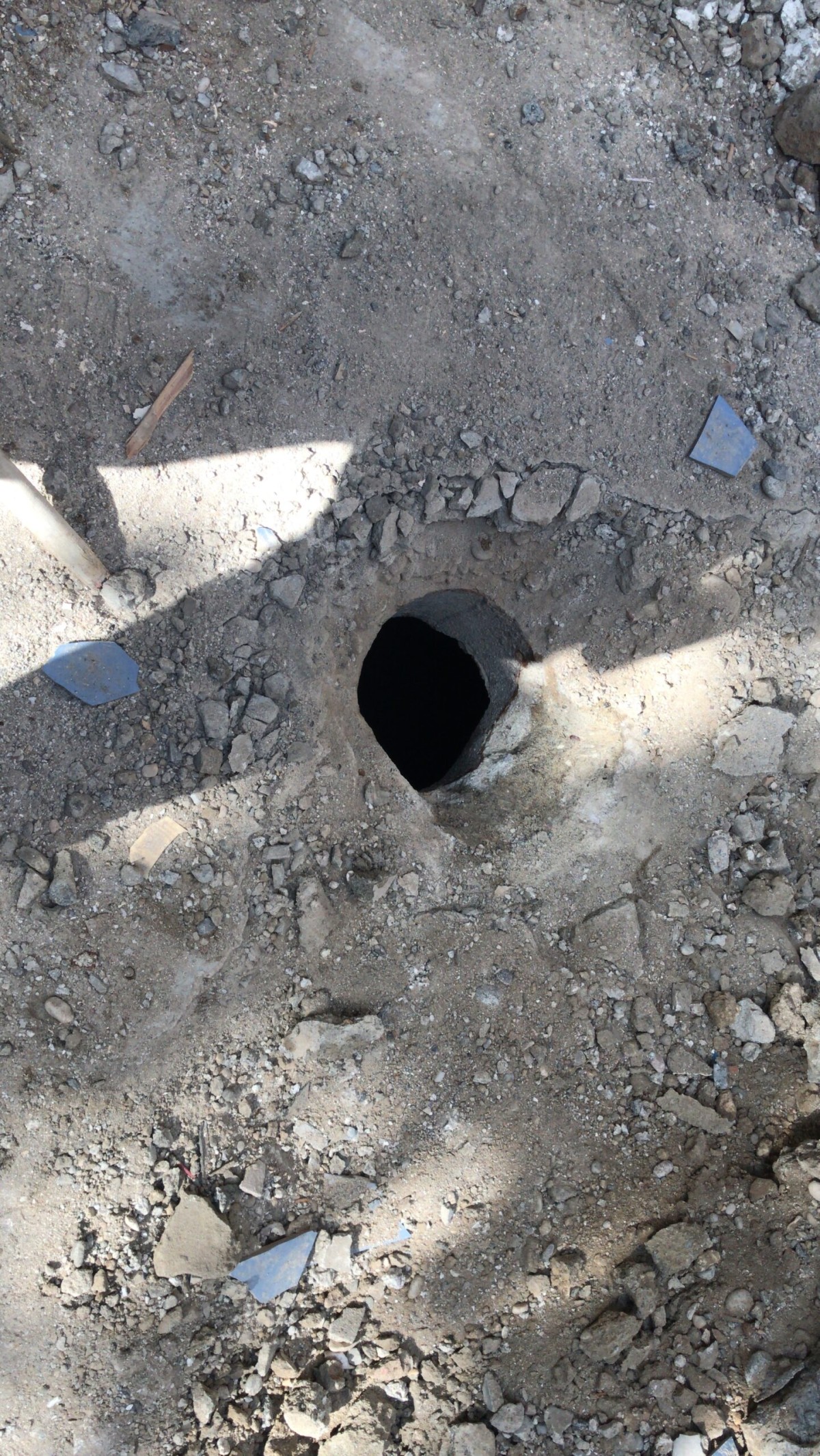 Adana'da tadilat sırasında bulunan ve kafatası sanılan cismin taş olduğu belirlendi