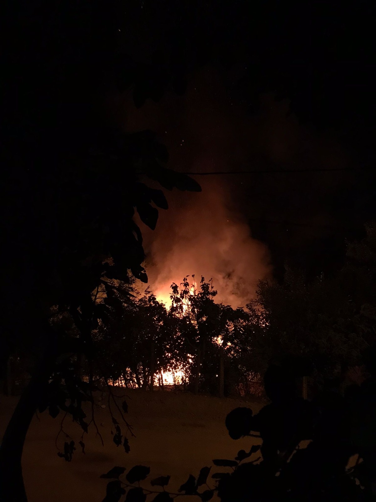 Adana'da yangın çıkan ev kullanılamaz hale geldi