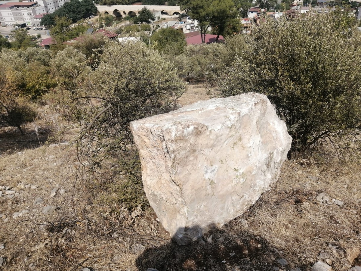 Adana'da Kozan Kalesi yerleşkesinden kaya yuvarlandı
