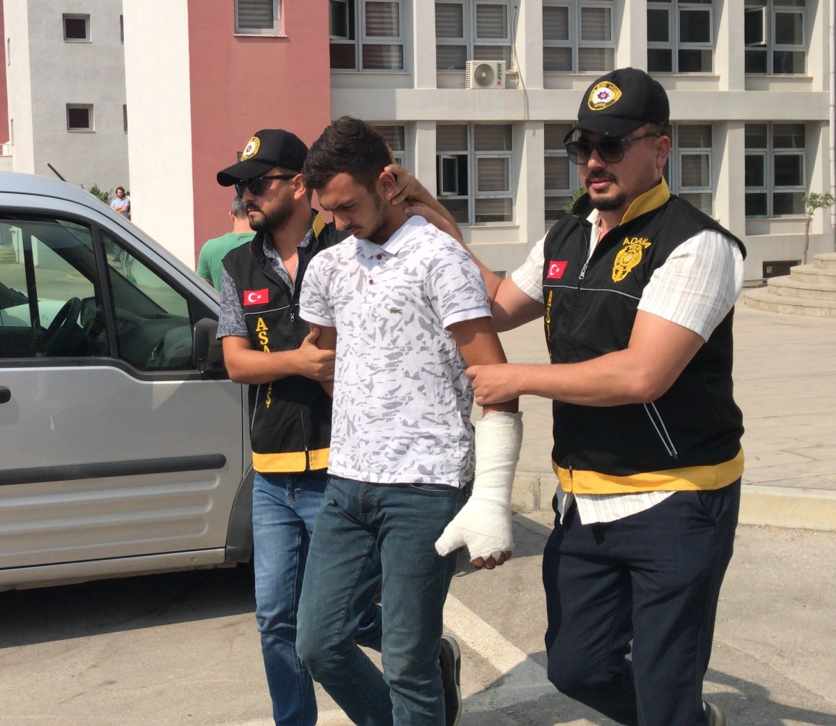 Adana'da 4 motosiklet çalan 2 zanlı tutuklandı