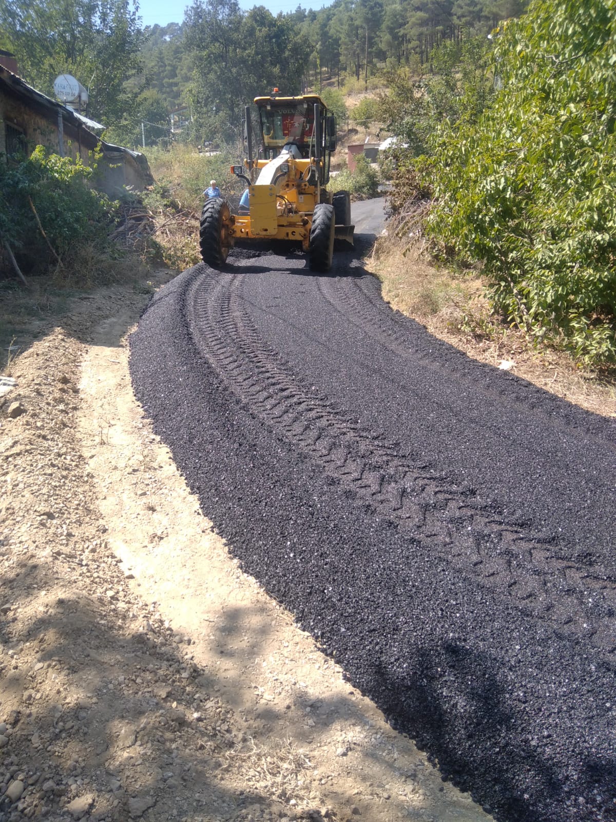 Aladağ'da mahallelerde asfaltlama çalışması başlatıldı