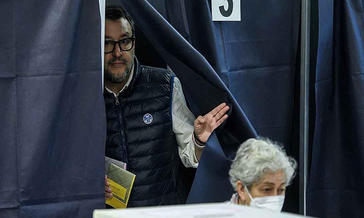 İtalya'da genel seçimlerde oy kullanma işlemi başladı