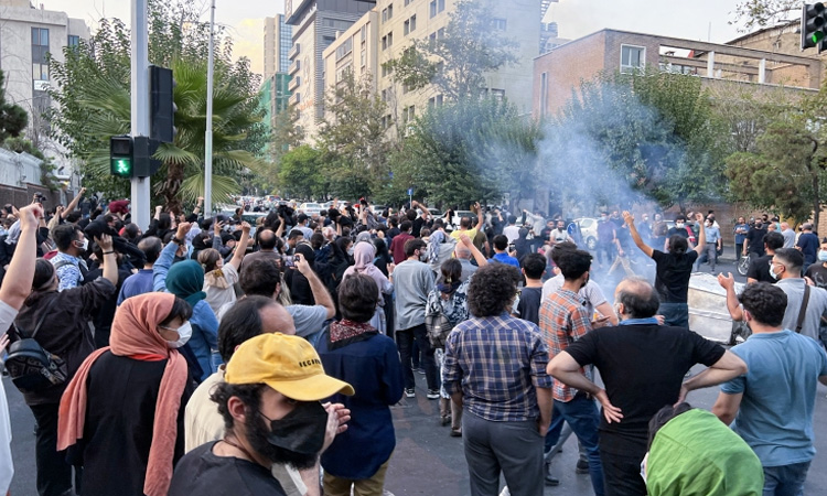 İran'da Protestolar Büyüyor