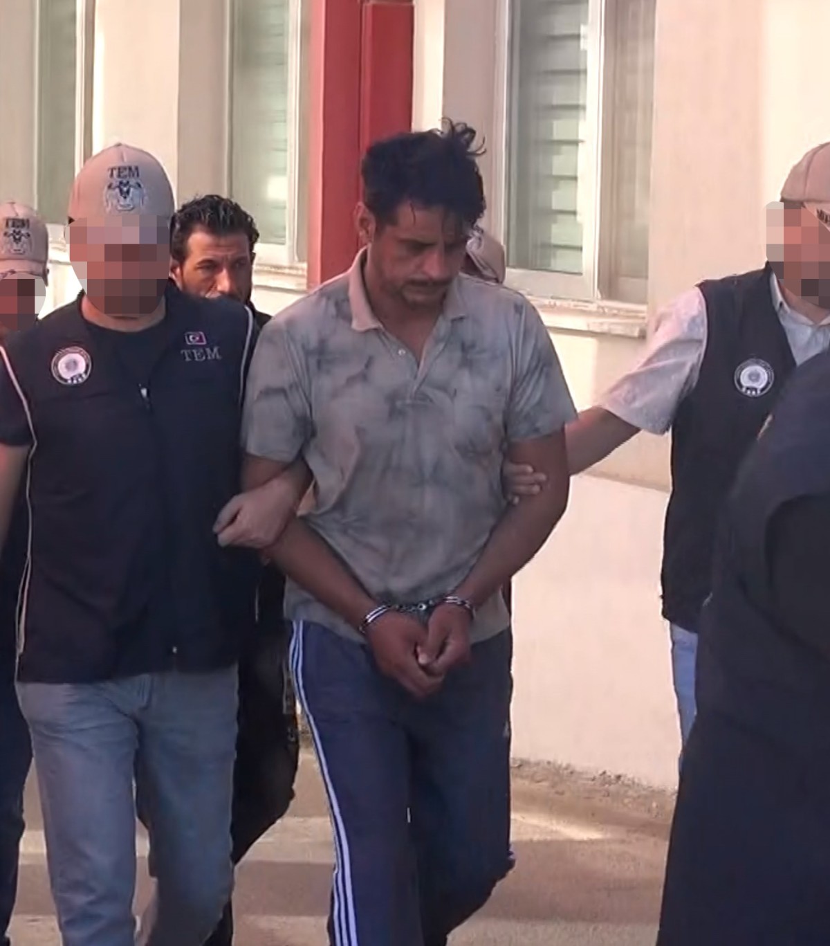 Adana'daki DEAŞ operasyonunda yakalanan 5 zanlıdan 2'si tutuklandı