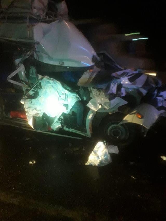 Mersin'de tıra çarpan minibüsteki bir kişi öldü, 5 kişi yaralandı