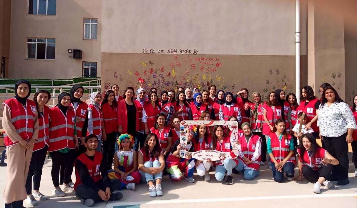 Ç.Ü Genç Kızılay Kulübü üyelerinden Kızılay Haftası etkinliği