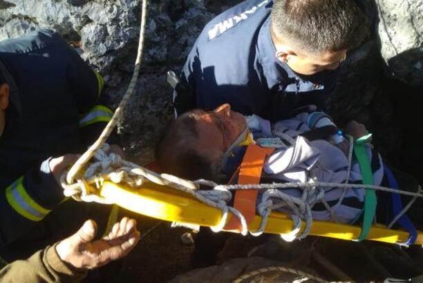 30 metrelik çukura düştü; itfaiye ekiplerince kurtarıldı