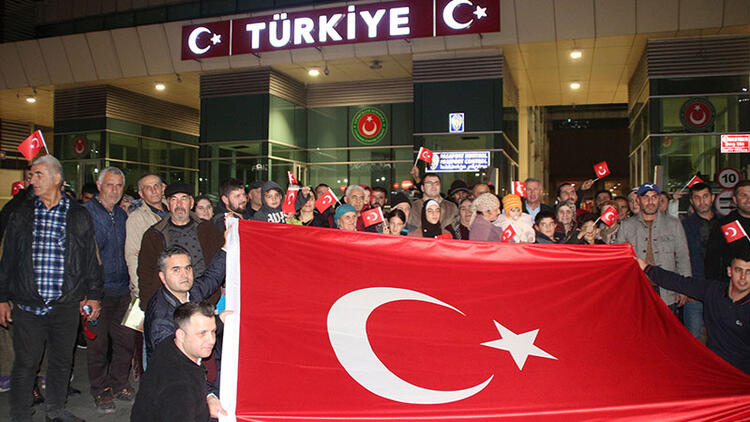 Ukrayna'da yaşayan 88 Ahıska Türkü, Türkiye'ye geldi