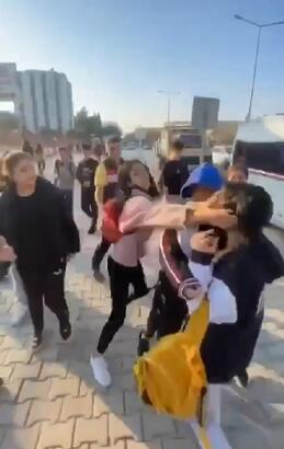 Adana'da liseli kızların kavgası