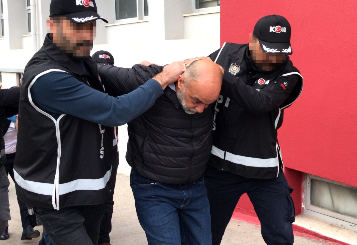 Adana merkezli suç örgütü operasyonunda yakalanan 26 zanlı tutuklandı