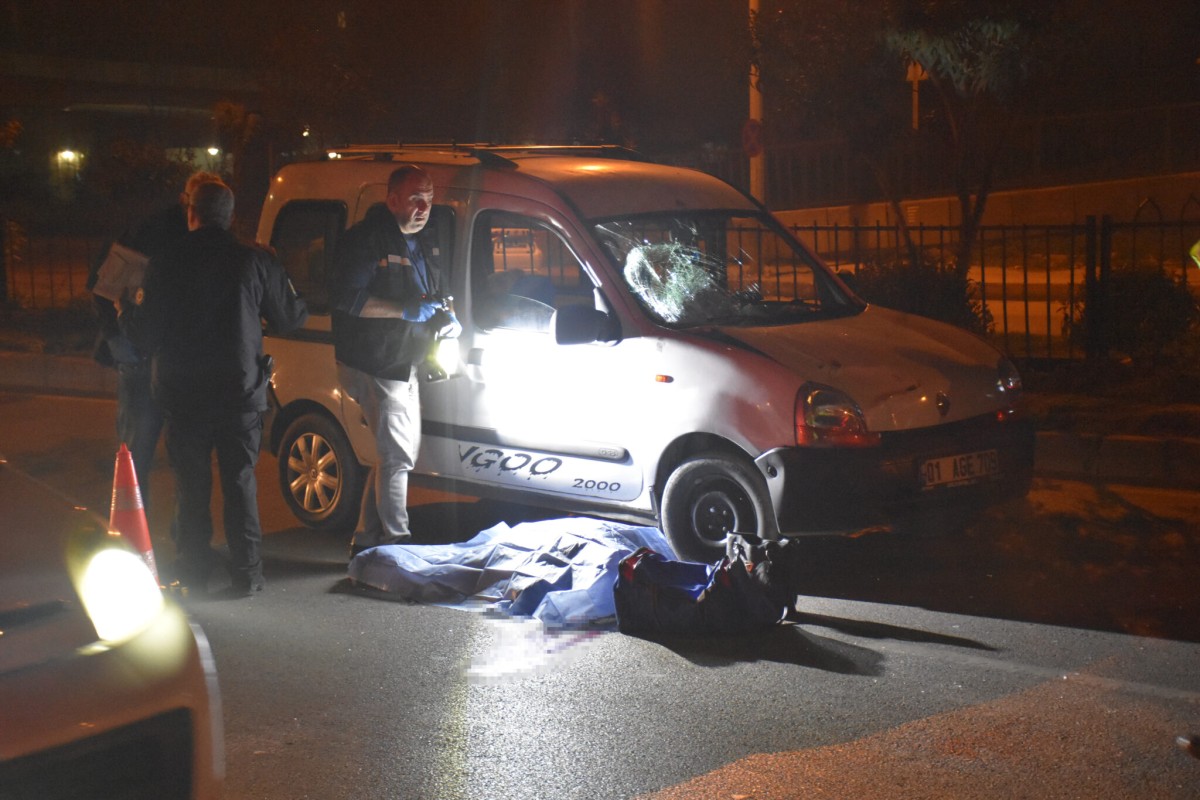Adana'da otomobilin çarptığı 2 kadından biri hayatını kaybetti