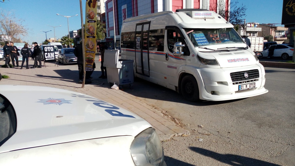 Adana'da silahla vurulan minibüs sürücüsü öldü