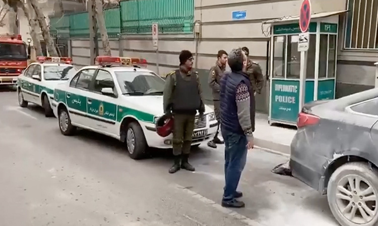 Azerbaycan'ın Tahran Büyükelçiliği'ne silahlı saldırı