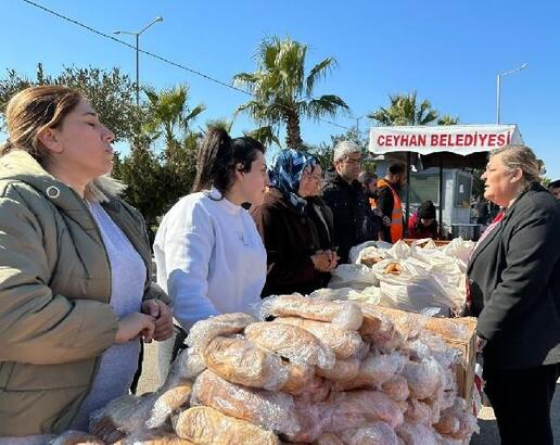 Belediyeden, depremzedelere 70 liraya çorba satan tesisin girişinde çorba ikramı