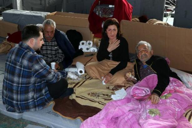'Adana merkezli deprem' tedirginliği yaşayan halk, evlerine dönemiyor
