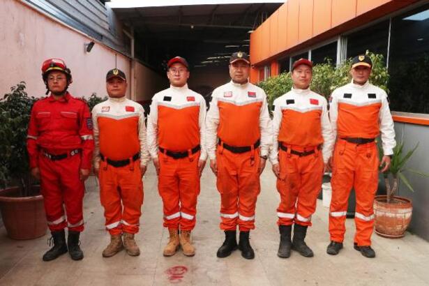 Enkazdan 6 kişiyi kurtaran Çinli ekipten Ma Sheng: Binalar kağıt gibi çökmüştü