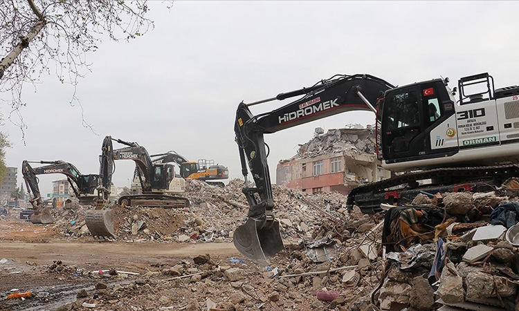 Hatay'da bina yıkım ve enkaz kaldırma çalışmaları 21 mahallede sürecek