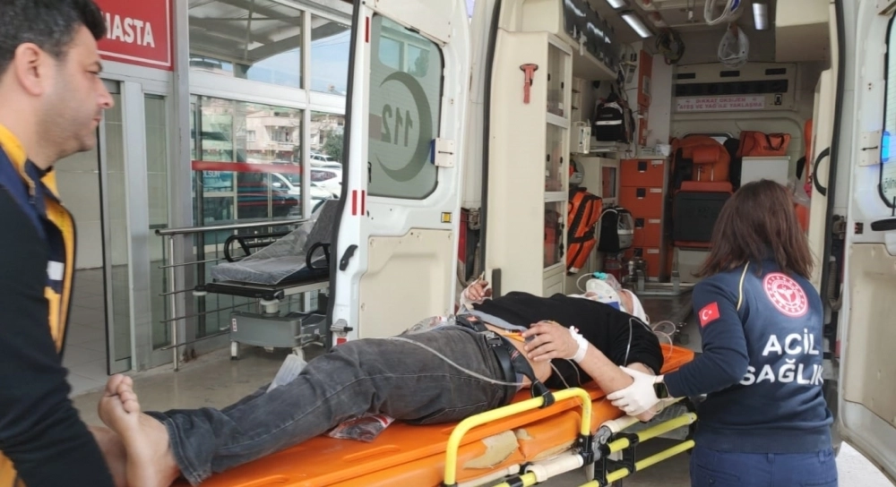Adana'da kamyon kasası kapağının çarptığı bisikletli yaralandı