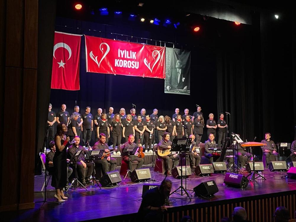 Adana'da depremzedeler için dayanışma konseri düzenlendi