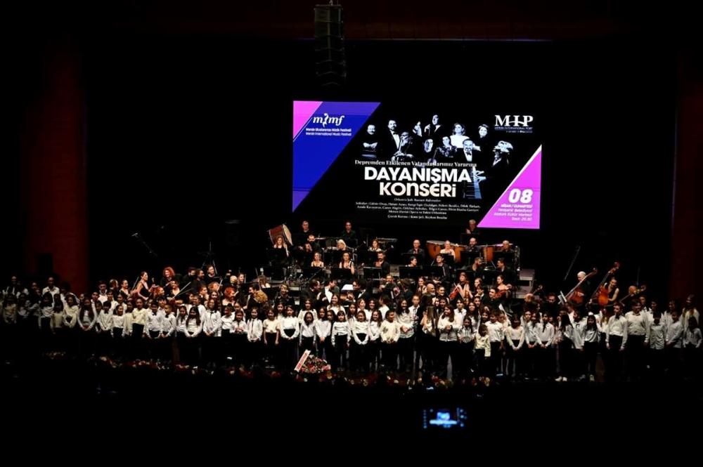 Mersin'deki dayanışma konserinin geliri depremzedelere bağışlandı