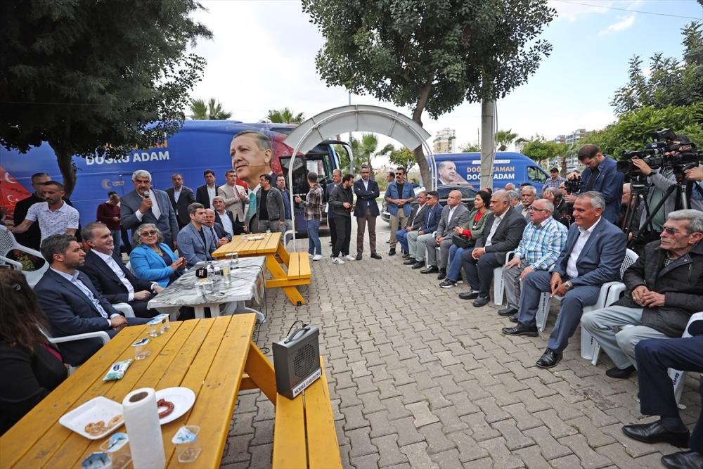 AK Parti Sözcüsü Çelik, Adana'da muhtarlarla bir araya geldi:
