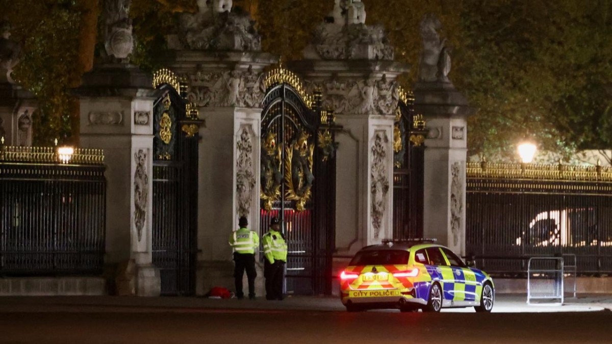 Buckingham Sarayı arazisine av fişeği fırlattığı iddia edilen kişi gözaltına alındı