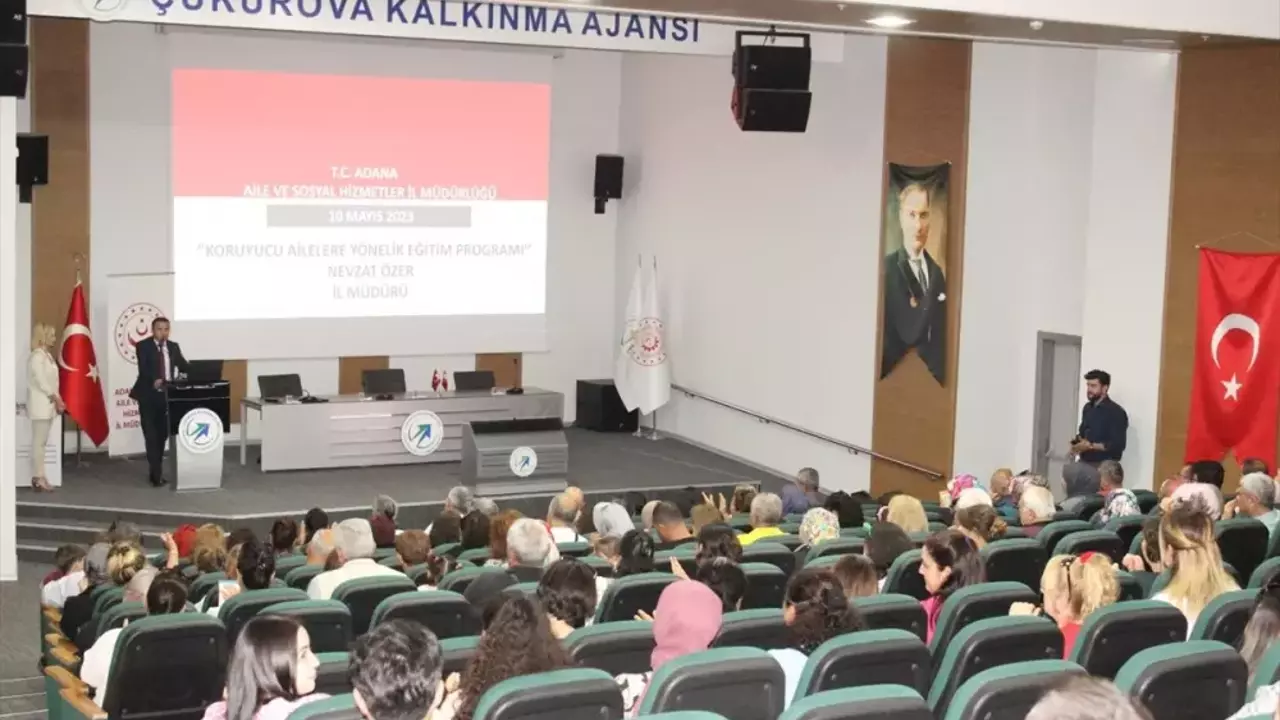 Adana'da koruyucu ailelere farkındalık eğitimi verildi