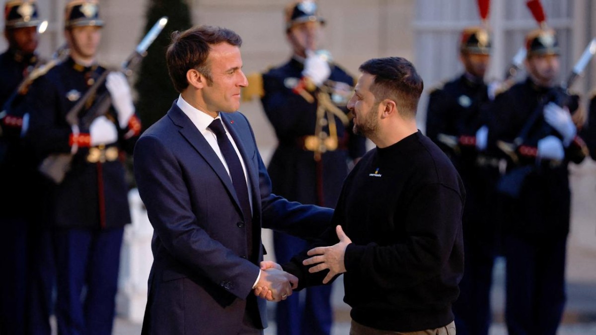 Macron ve Zelenskiy Paris'te bir araya geldi