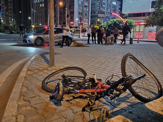 Adana'da, otomobilin çarptığı bisikletli ağır yaralandı