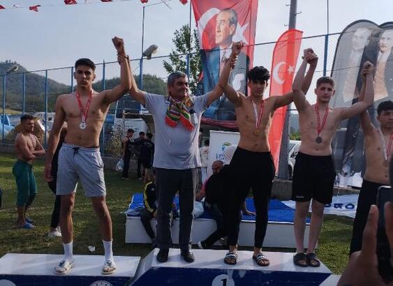 Ceyhan Belediyesi güreş takımı, Karakucak Güreşleri'nden 8 madalyayla döndü