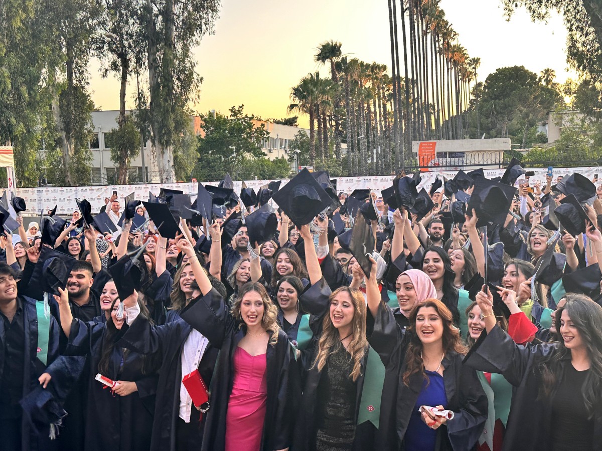 Başkent Üniversitesi Adana Sağlık Meslek Yüksek Okulu’nda mezuniyet heyecanı
