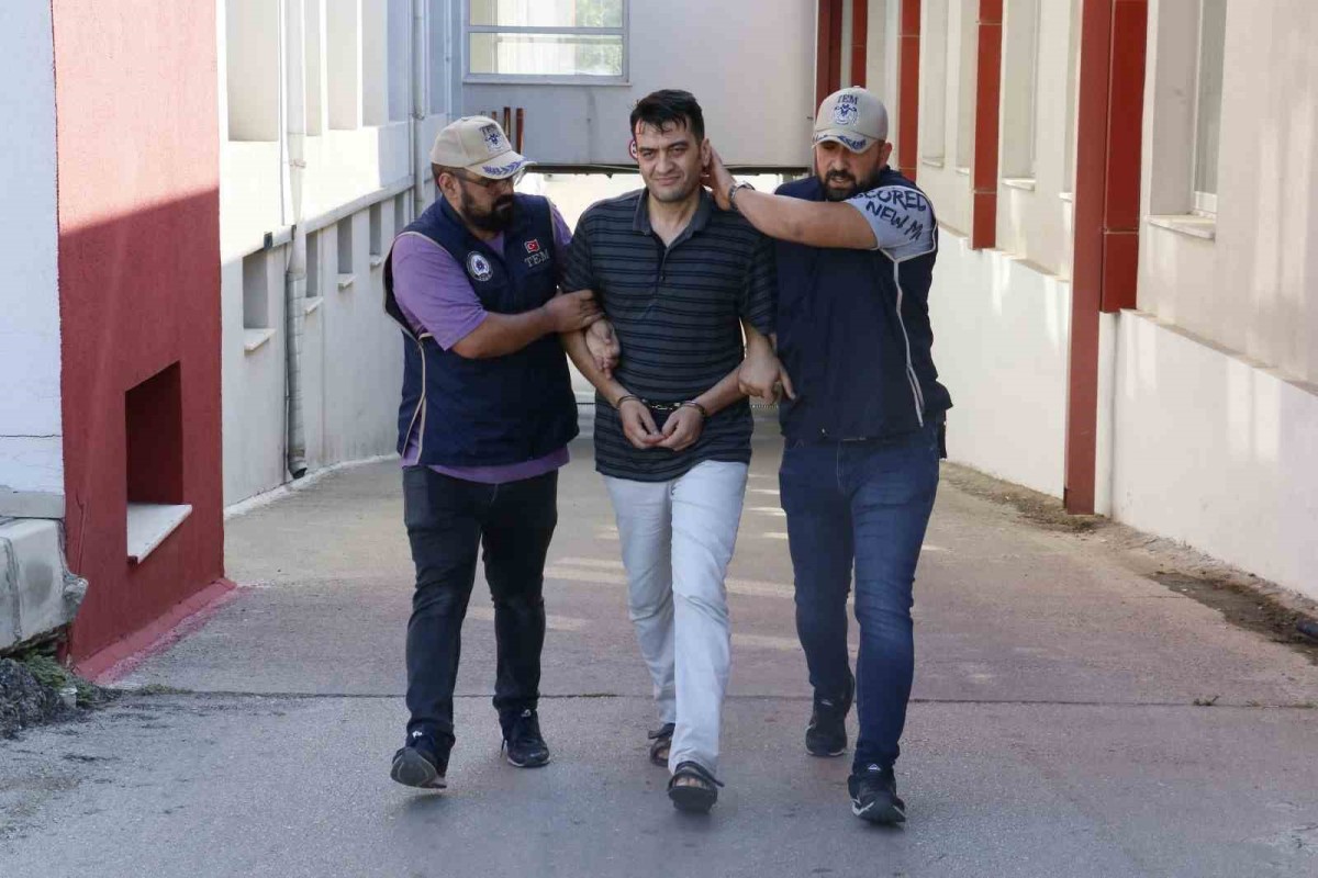 FETÖ'den kesinleşmiş hapis cezası olan eski polis hücre evinde yakalandı