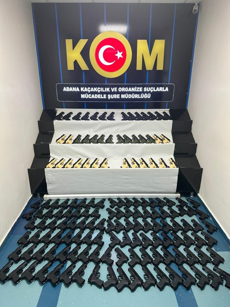 Adana polisinden silah atölyesine operasyon: 45 adet satışa hazır ruhsatsız tabanca ele geçirildi