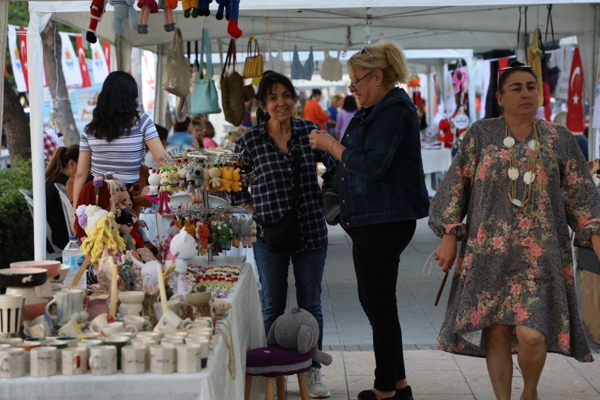 Kadın Emeği Pazarı’nda el emeği ürünler satışa sunuldu