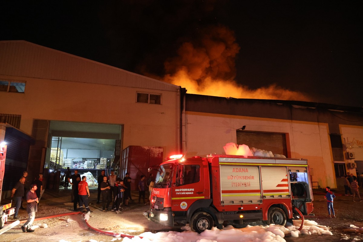 Sağlık ürünleri fabrikasında yangın: TOMA’nın desteğiyle kontrol altına alındı