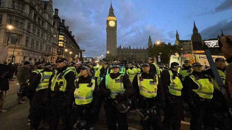 İki farklı eyleme sahne olan Londra'da 126 kişi gözaltına alındı