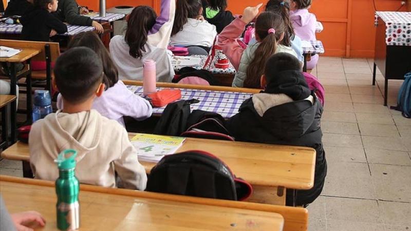 Deprem bölgesinde özel okullarda okuyan 40 bin öğrenciye eğitim desteği