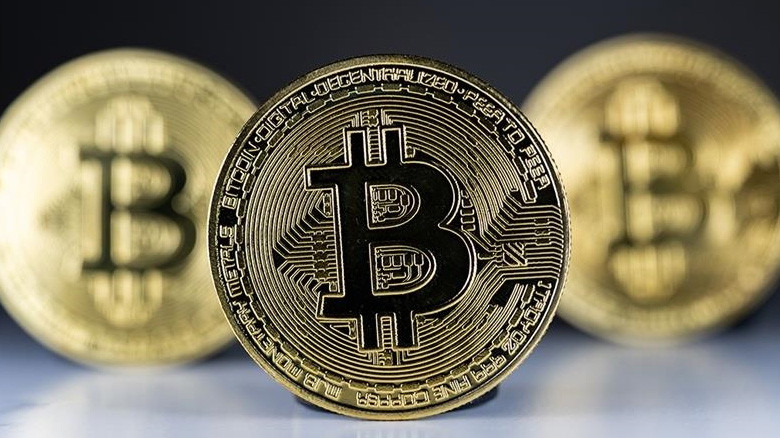 Bitcoin'in Piyasa Değeri 1 Trilyon Doların Üzerine Çıktı