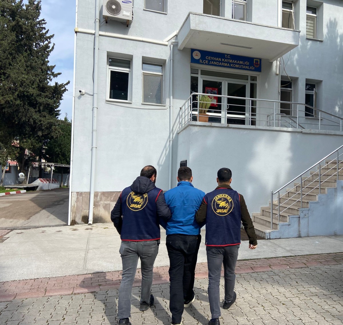 Adana’da aranan 10 şahıs yakalandı