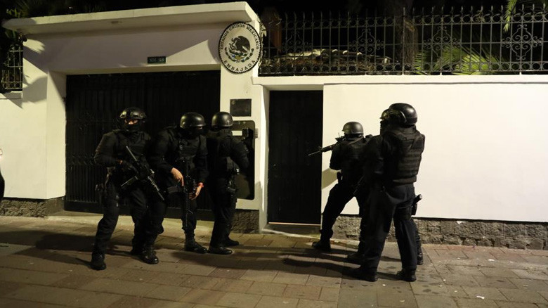 Ekvador Polisi, Meksika Büyükelçiliğini Bastı