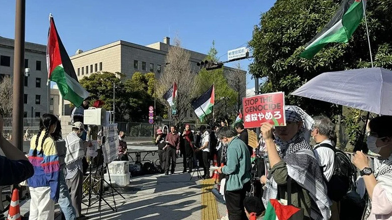 Japonya'da Başbakanlık Konutu Önünde, İsrail'in Gazze'ye Saldırıları Protesto Edildi