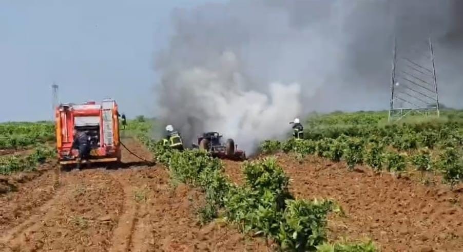 Adana'da traktör yandı