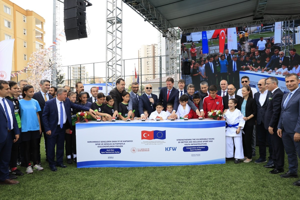 Adana'da açık saha tesislerinin toplu açılışı düzenlendi