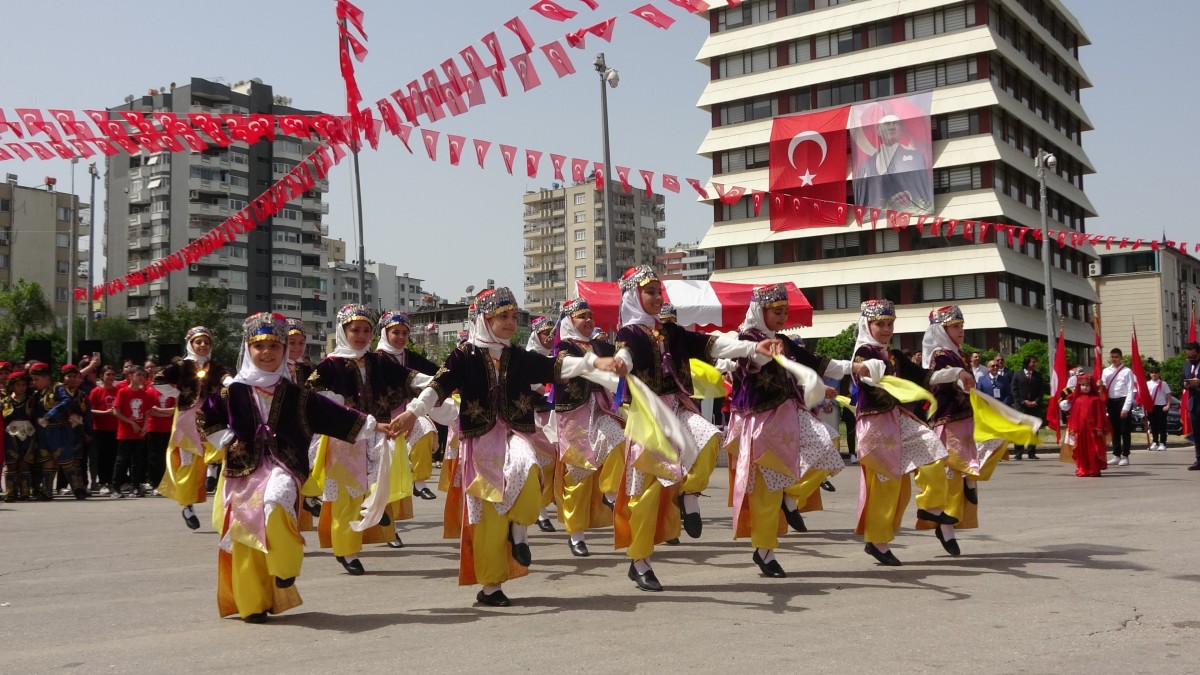 Adana’da 23 Nisan Ulusal Egemenlik ve Çocuk Bayramı kutlandı