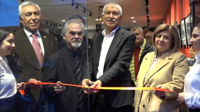Karikatürist Necati Derya, Adana'yı Çizgilerle Resmetti. Kanal B Ekibi Sergideydi