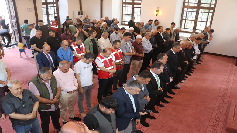Adana'da depremde hasar gören cami restorasyonun ardından yeniden ibadete açıldı