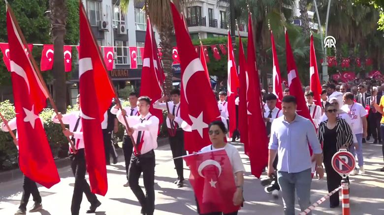 Adana ve çevre illerde Atatürk'ü Anma, Gençlik ve Spor Bayramı kutlandı