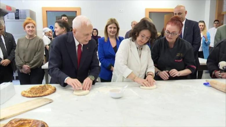 Başkent Üni. Pastacılık ve Ekmekçilik Sergisi Açıldı. Prof. Haberal Pide Pişirdi 