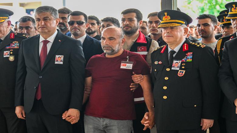Trafik kazasında şehit olan uzman çavuşun cenazesi Adana'da defnedildi